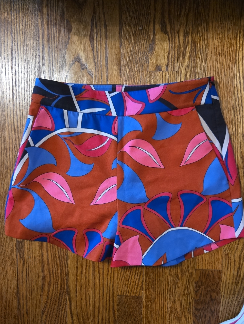 Zara Women's Floral Print Stretch Shorts in Rust and Blue Pink